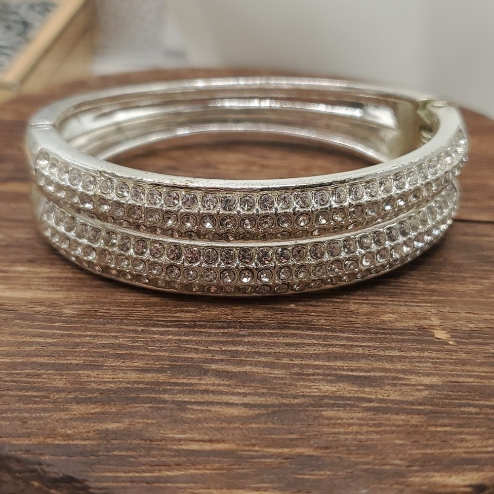 B2416 icy hinge bracelet‎ glitter and glamor